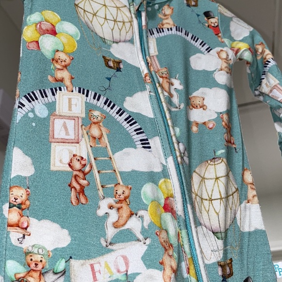 0-3 m FAO Schwarz Posh Peanut Teddy Bear Christmas Zipper Footie - Picture 12 of 13